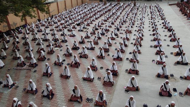 La India  celebra el Día Internacional del Yoga