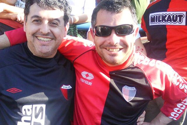 La ciudad palpita el clásico y los fanáticos posan con sus colores