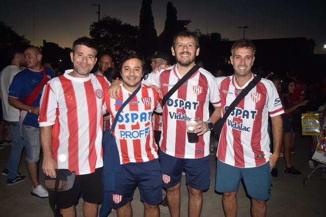 Unión, entre la fiesta y la ilusión: todo el color de los hinchas en un día muy especial