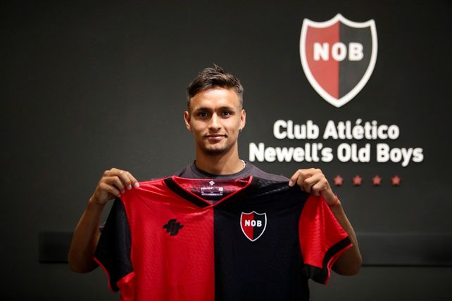 Tabares arriba desde All Boys