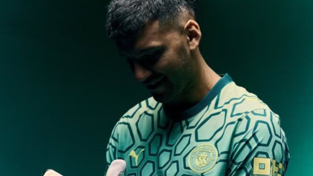 Gerónimo Rulli ya posó con la camiseta de su nuevo club.