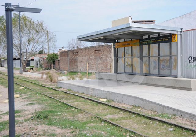 El Concejo propuso que se evalúe incorporar en los apeaderos del Tren Urbano referencias sobre hechos trascendentes del transporte ferroviario y la lucha de sus trabajadores. / Manuel Testi.