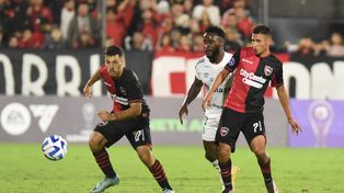 Jeremías Pérez Tica puede ser el reemplazante de Brian Aguirre. Iván Gómez es una fija en el medio de Newells.