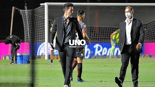 El DT de Colón Eduardo Domínguez definió que viajen 21 futbolistas para el partido ante San Lorenzo.