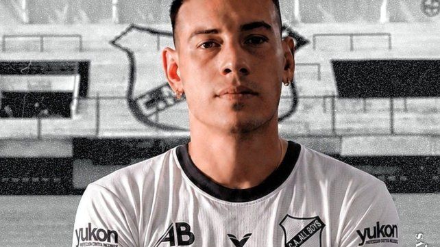 Lucas Cano dejó Colón y fue presentado oficialmente en All Boys