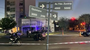 Cruzó un semáforo en rojo mientras huía de la policía