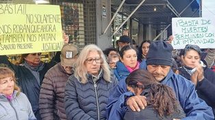 El padre y la madre de Nahuel Robles, el joven de 19 años asesinado, estuvieron presentes en la manifestación.