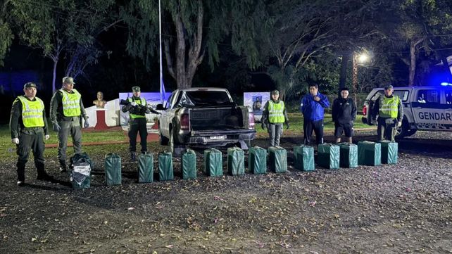 Gendarmería secuestró 423 kilos de cocaína en una camioneta a la altura de Elisa: intensa búsqueda para dar con los prófugos