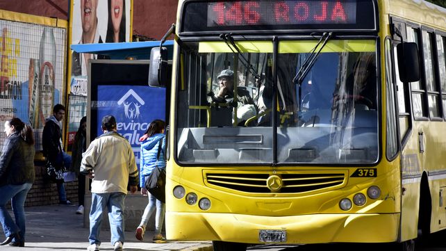 El municipio advierte que la quita de subsidios al transporte representa 8 pesos por boleto
