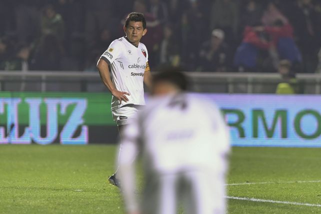 Luis Rodríguez disparó contra el VAR tras la caída de Colón