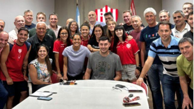 La dirigencia de Unión reconoció al plantel femenino por el ascenso en un encuentro especial La dirigencia de Unión reconoció al plantel femenino por el ascenso en un encuentro especial