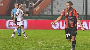 Patronato fue efectivo en los penales y eliminó a Lanús