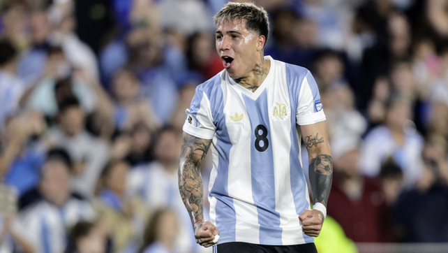 Enzo Fernández celebra su gol