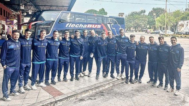 La Selección Argentina de sóftbol en la terminal de Paraná.&nbsp;