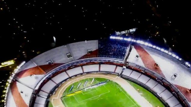 El recuerdo de los hinchas de Belgrano encerrados en el Monumental debido a los incidentes.