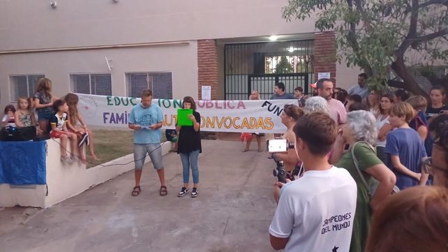 Escuela Número 727 de Funes. Sabemos que una escuela no se hace de un día para el otro