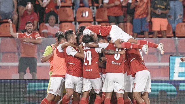Independiente venció a Arsenal por 1-0 y de esta manera Eduaro Domínguez obtuvo su primer triunfo como DT del Rojo.