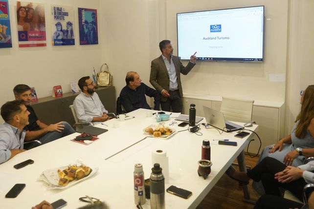Reunión de equipo: más de 35 personas trabajan de forma directa en el grupo.