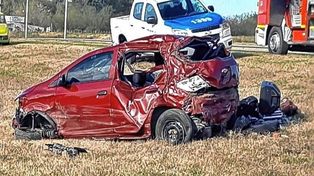 El hecho ocurrió en la Autovía 14, cerca del ingreso San José, en el departamento Colón. En el auto iban tres personas