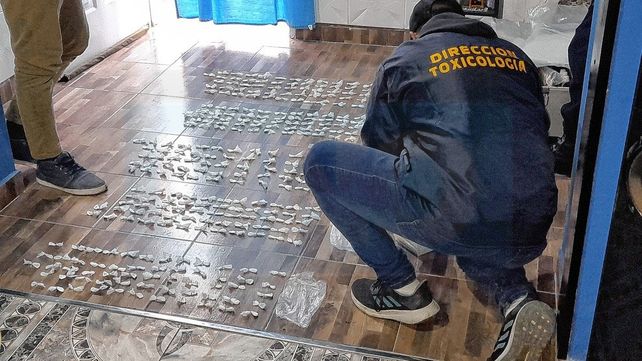 Narcomenudeo: tres detenidos y secuestro de más de 400 dosis de cocaína
