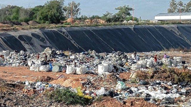 La Provincia intimó al Municipio de Concepción del Uruguay por el basural a cielo abierto.