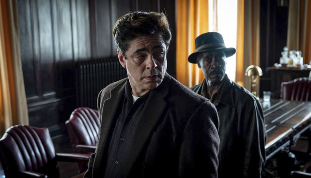 Don Cheadle y Benicio del Toro encabezan el elenco del filme sobre una banda de asaltantes.