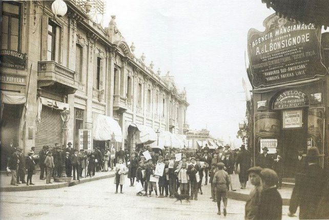 A la izquierda, el Mercado Central. Foto: Rosario en el recuerdo