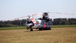 Video: helicóptero Chinook opera en los incendios del Delta