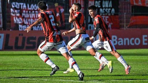 En una ráfaga, Patronato se puso 2 a 0 en el Grella ante Nueva Chicago