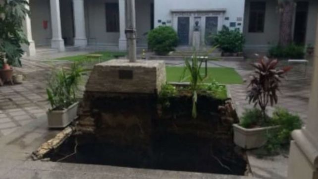 El hundimiento del piso del patio causó mucha preocupación y se suspendieron las clases.&nbsp;