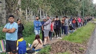 Los hinchas de Boca hicieron largas colas por una entrada.