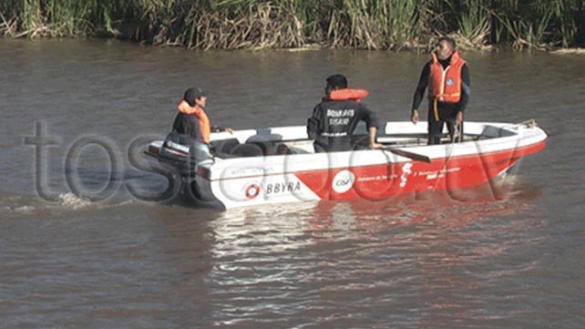 unas 5 horas estuvo el personal trabajando en busca del adolescente que desapareció en las aguas del río.
