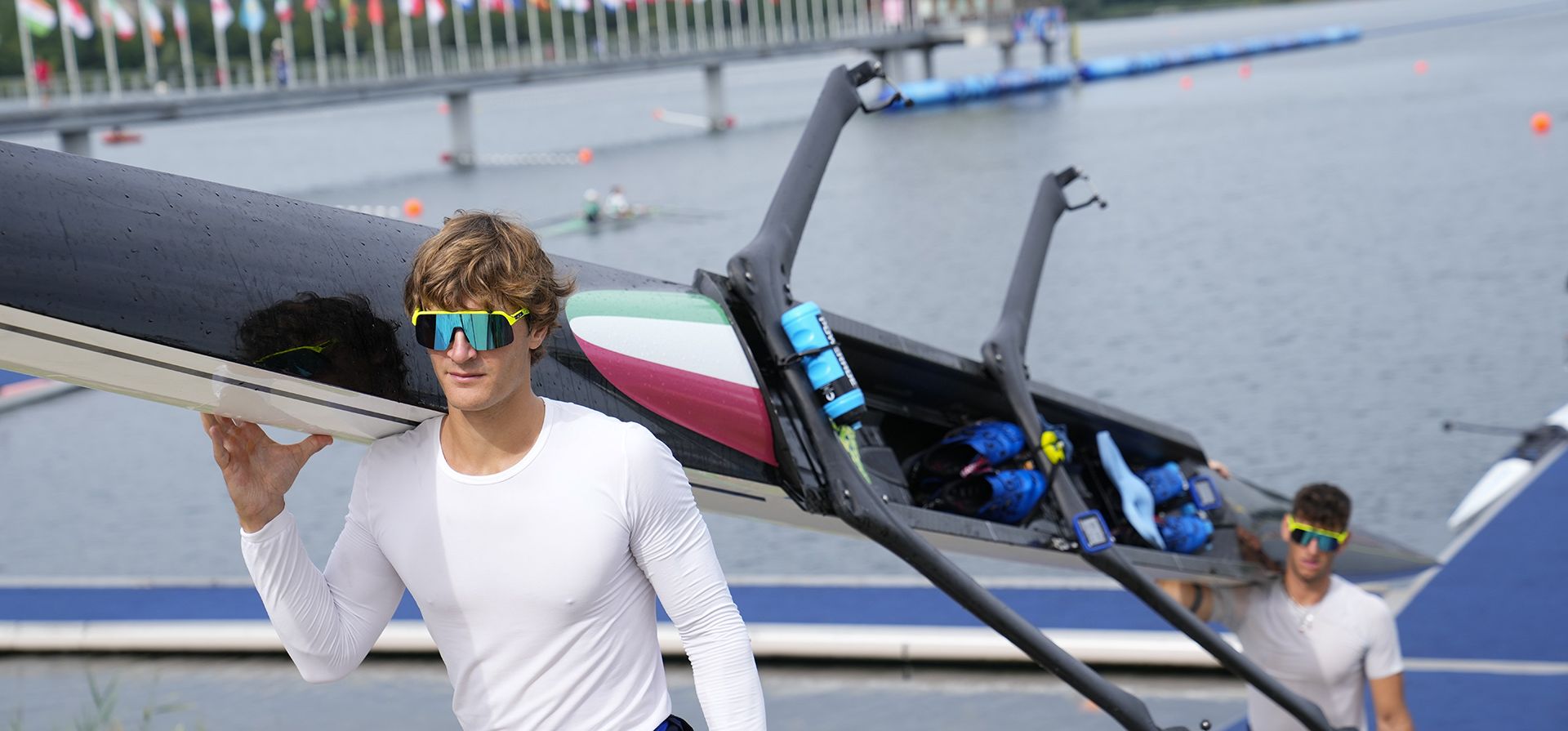 Los miembros del equipo de Italia sostienen el caparazón antes de la competencia de remo en los Juegos Olímpicos de Verano de 2024, el jueves 25 de julio de 2024, en Vaires-sur-Marne, Francia. (Foto AP/Ebrahim Noroozi) Los miembros del equipo de Italia sostienen el caparazón antes de la competencia de remo en los Juegos Olímpicos de Verano de 2024, el jueves 25 de julio de 2024, en Vaires-sur-Marne, Francia. (Foto AP/Ebrahim Noroozi)
