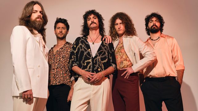 El grupo colaboró con figuras del flamenco como Rocío Márquez y Kiko Veneno y fue candidato a los premios Goya y Gaudí.