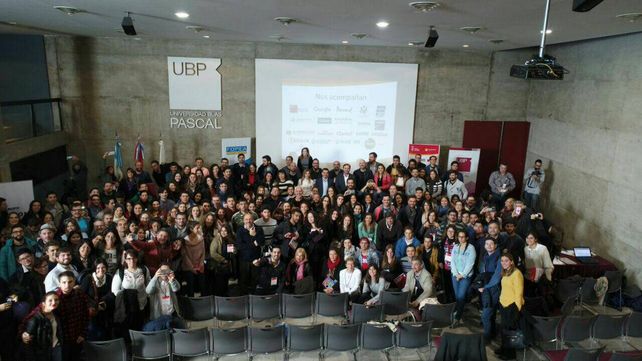 Los periodistas que se quedaron al cierre del VI congreso de periodismo digital que organizó Fopea.&nbsp;