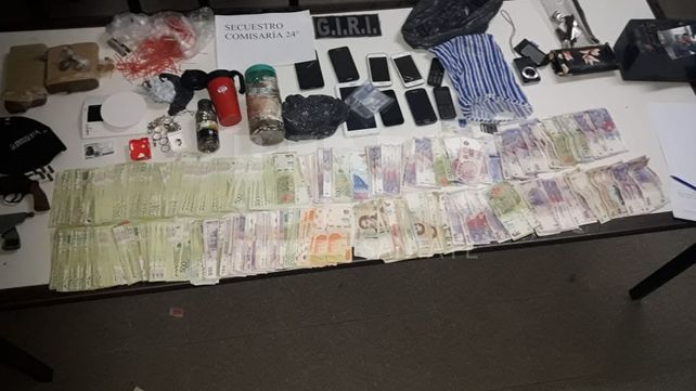 Cayeron presos con drogas, armas y más de 200 mil pesos en efectivo