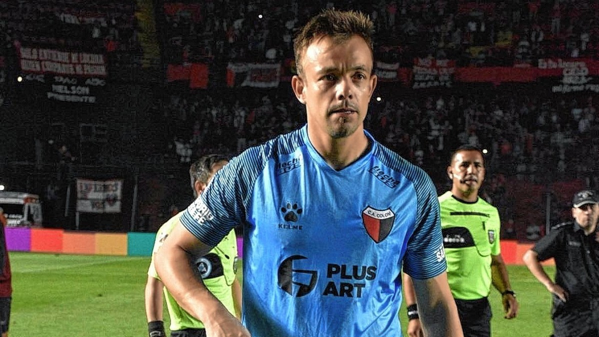 ¿Por qué Leonardo Burián todavía no firmó con Colón?