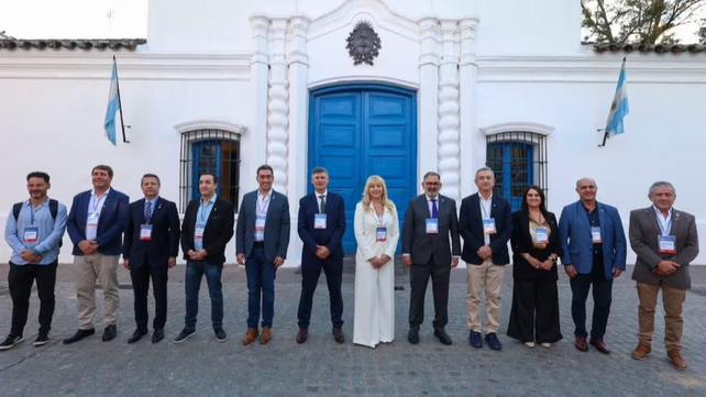 Los intendentes de las principales ciudades del país se reunieron en Tucumán para reclamar mejor tratamiento tributario para el interior.