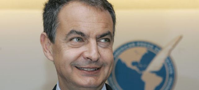 Zapatero asegur&oacute; que el poder necesita la cr&iacute;tica de los medios