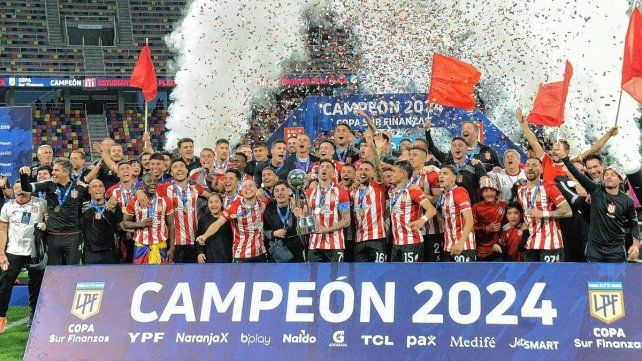Estudiantes venció por penales a Vélez y se consagró campeón de la Copa de la Liga