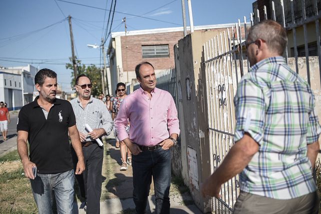 El intendente recorrió la zona del desagüe Larrea.