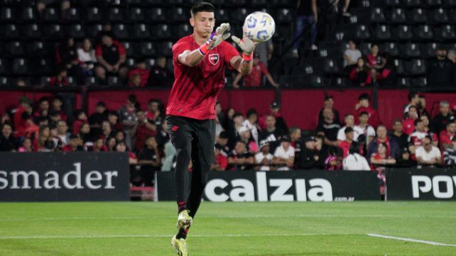 Josué Reinatti no pudo estar en los últimos partidos de Newells. Se recupera de una lesión en el hombro.