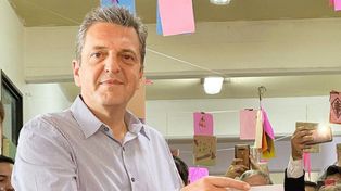 El candidato a presidente de Unión por la Patria votó en Tigre.