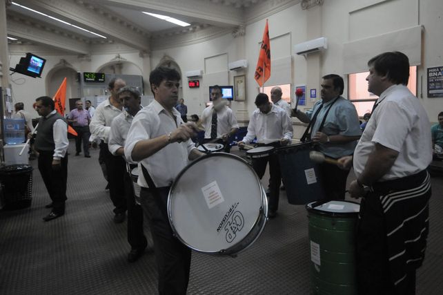 protesta de bancarios por despedidos en el banco nacion la bancaria