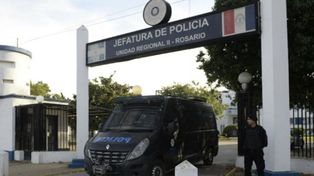Rosario: allanaron dependencias policiales por irregularidades en la prestación de horas extras