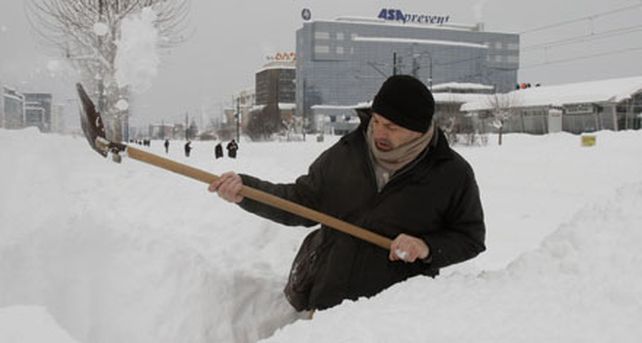 El fr&iacute;o se corri&oacute; al oeste europeo y la nieve cubri&oacute; paisajes de Roma