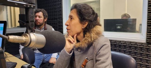 María José Chena en los estudios de LT8. Exigió que la investigación sobre la muerte de su hijo avance sobre la comisión directiva del Jockey Club
