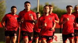 Los jugadores de Newells entrenan en Bella Vista a la espera de un milagro para estar entre los clasificados.