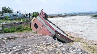 Una sorpresiva lluvia empeoró el cuadro en Comodoro Rivadavia