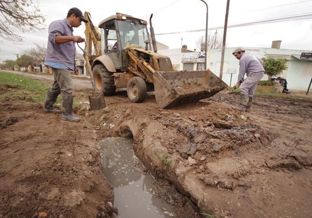 Desagües: ya se limpiaron más de 88 kilómetros de canales, conductos entubados y cunetas